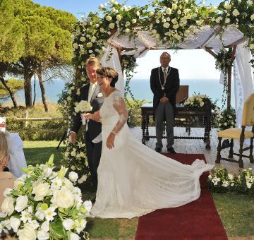Truus van Gaal with Louis van Gaal on her wedding day.
